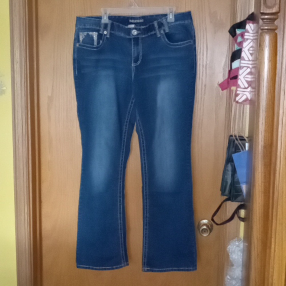 Maurices jeans
